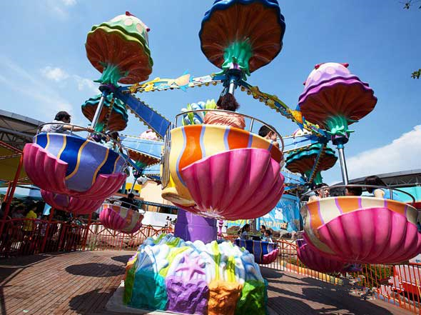 amusement park jellyfish ride